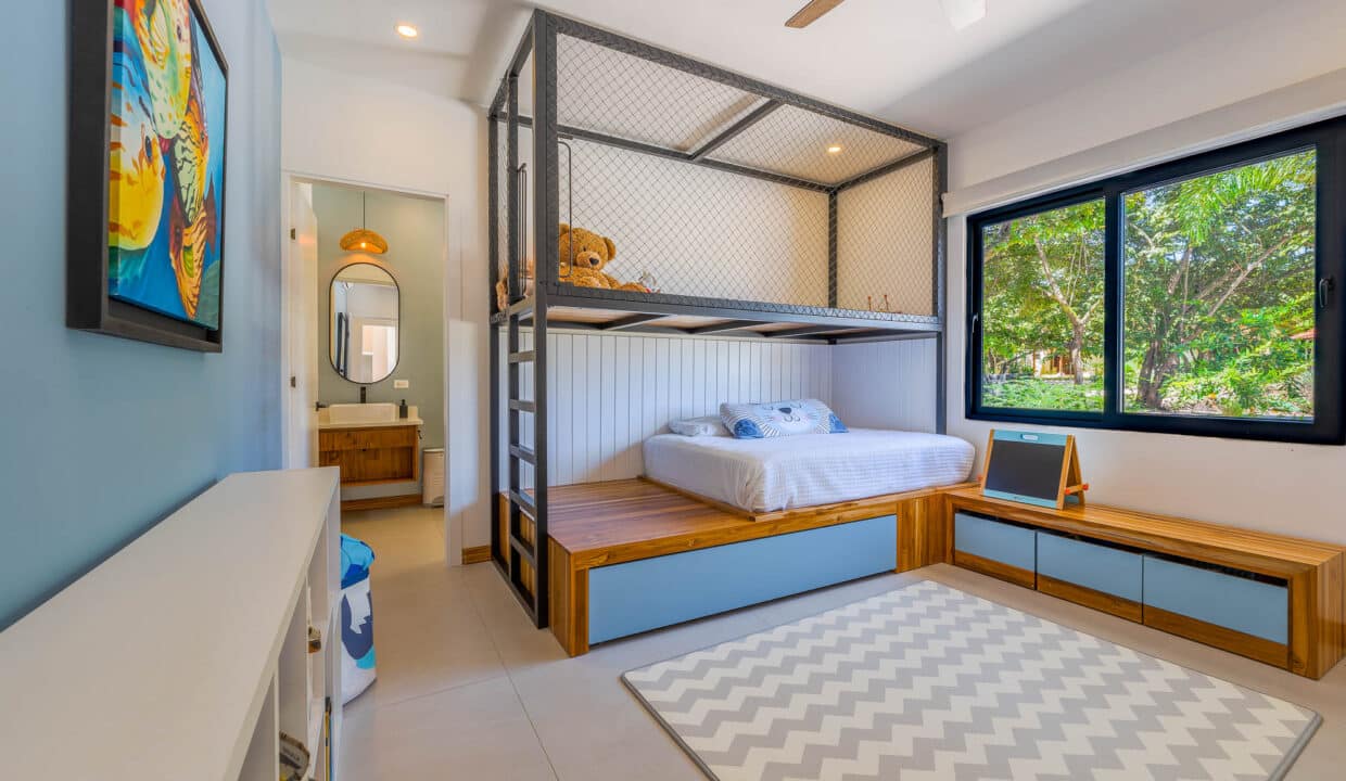 stunning-5-bedroom-home-in-hacienda-pinilla-16