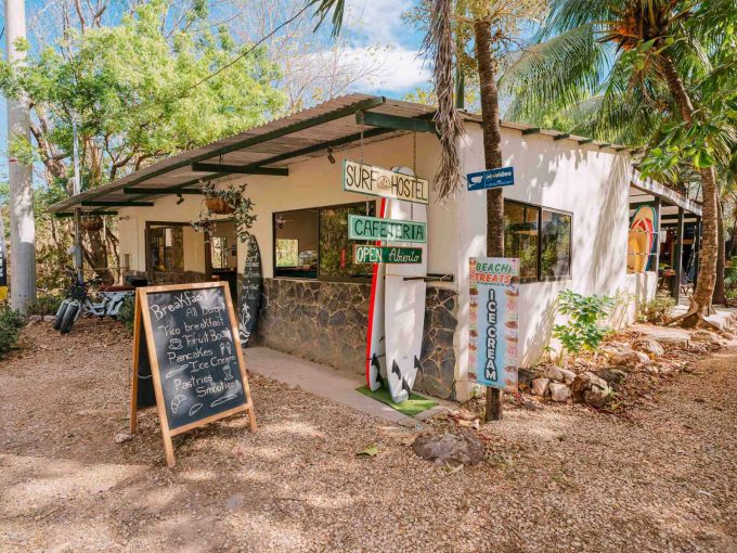 Surf Hostel Avellanas 4