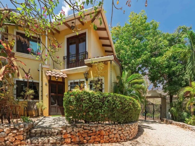 Cost of living in Costa Rica Gold Coast for 2026